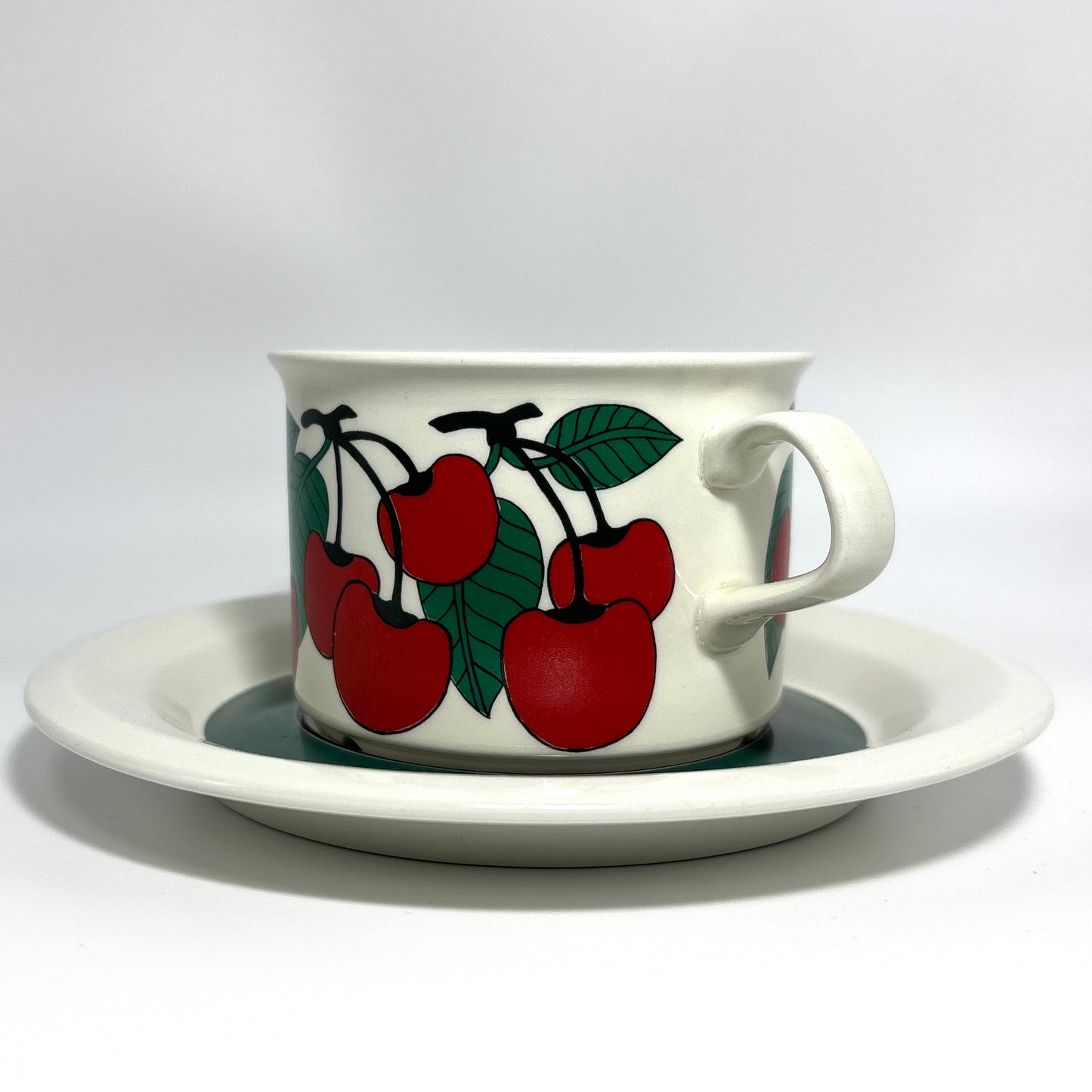 ARABIA Kirsikka ティーカップ＆ソーサー C&S （アラビア/キルシッカ） ①