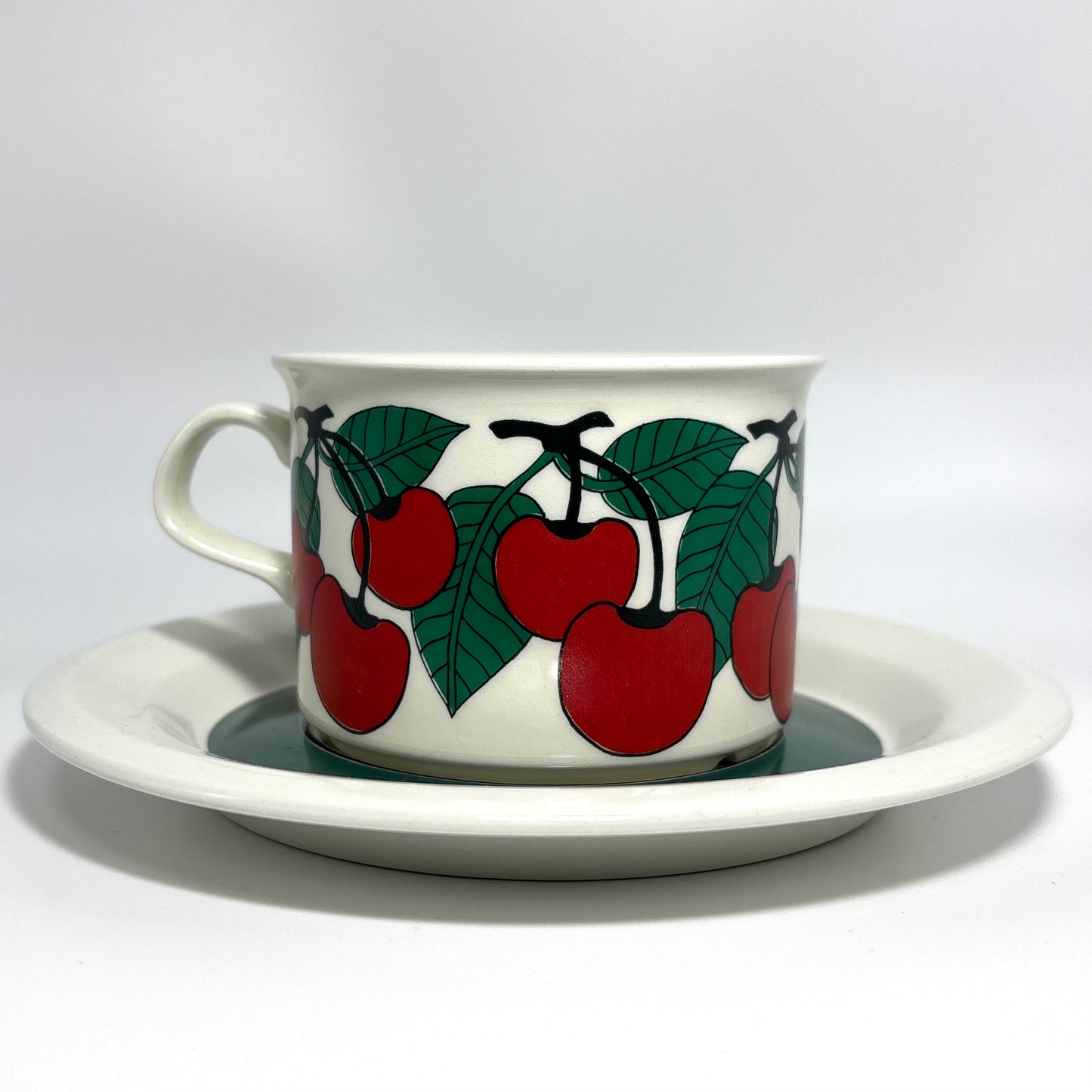 ARABIA Kirsikka ティーカップ＆ソーサー C&S （アラビア/キルシッカ） ①